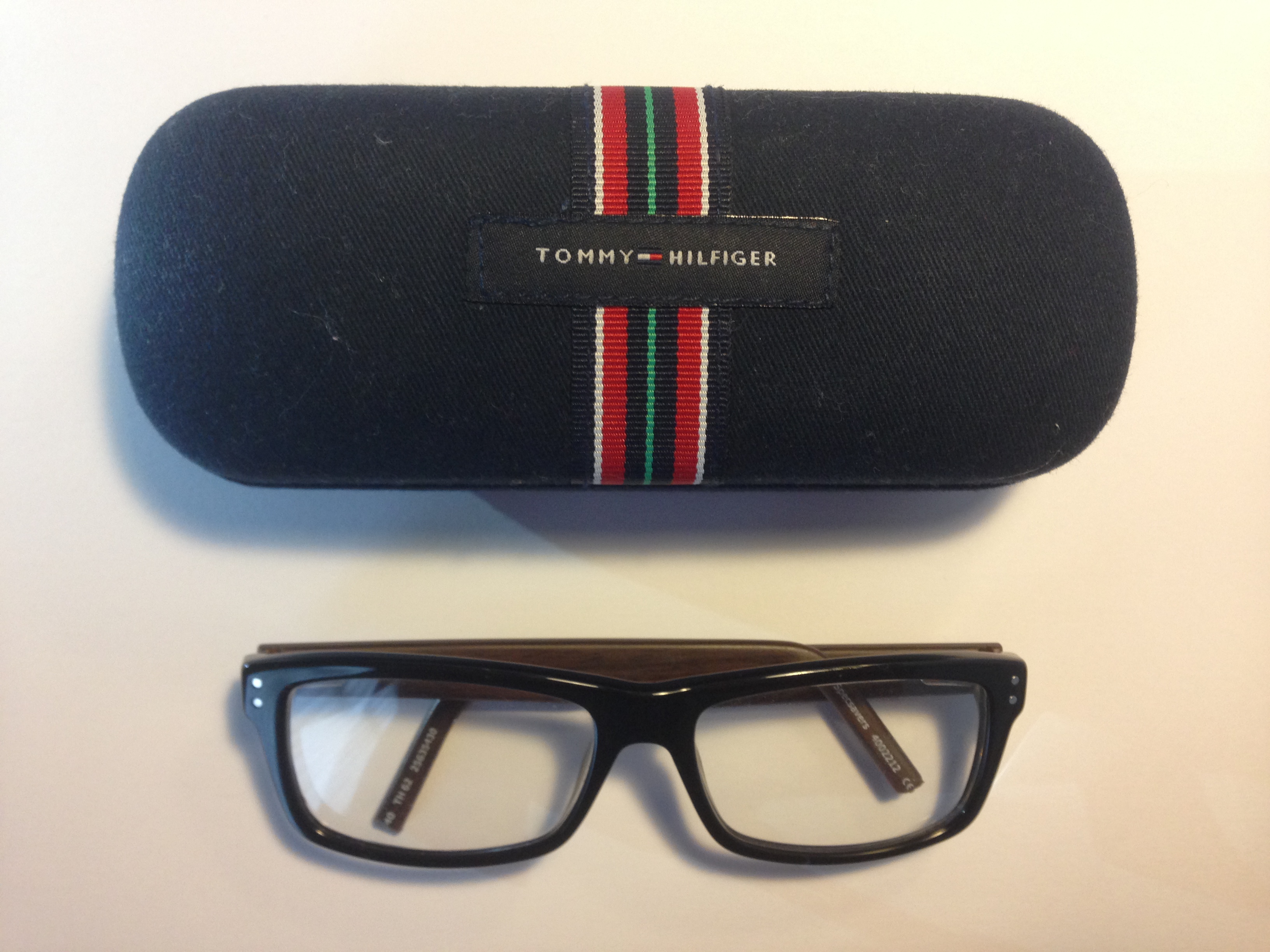tommy hilfiger glasses case